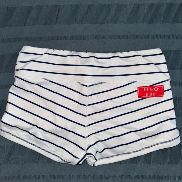 Fleo Women's Athletic Shorts - Navy and White Stripes

Limited ed Jackie Perez - Picture 1 of 4